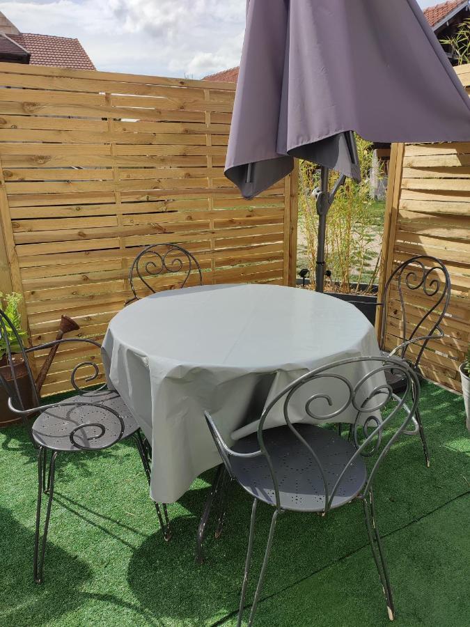 Maison De Campagne Avec Grand Parking Prive -Calme Et Serenite Chevincourt Extérieur photo